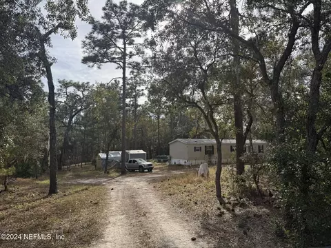 139 Sand Lake Dr, Pomona Park, FL 32181