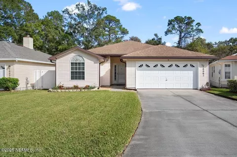 10067 Govern Ln, Jacksonville, FL 32225