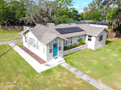 195 E Seminole Ave, Eustis, FL 32726