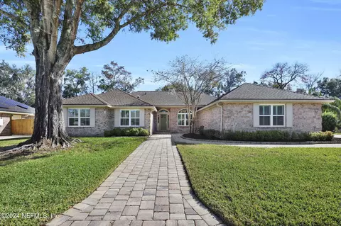 1737 Plantation Oaks Dr, Jacksonville, FL 32223