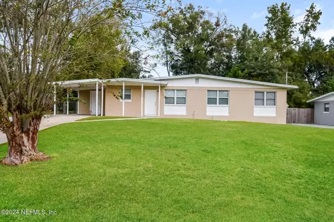 6849 Snow White Dr, Jacksonville, FL 32210