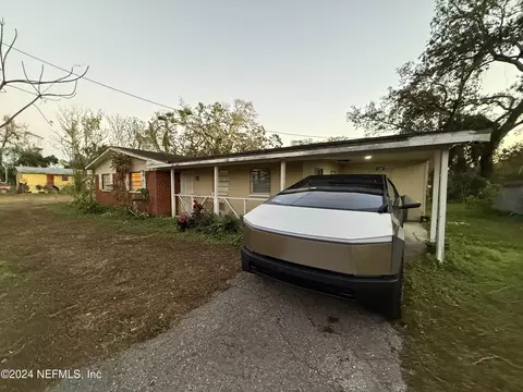 709 Hoffman Blvd, Tampa, FL 33612