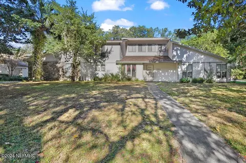 5931 Saxony Woods Ln, Jacksonville, FL 32211