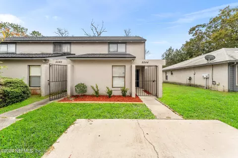 5544 Greatpine Ln N, Jacksonville, FL 32244