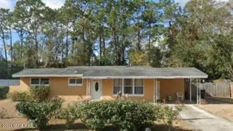 8616 Samona Dr W, Jacksonville, FL 32208