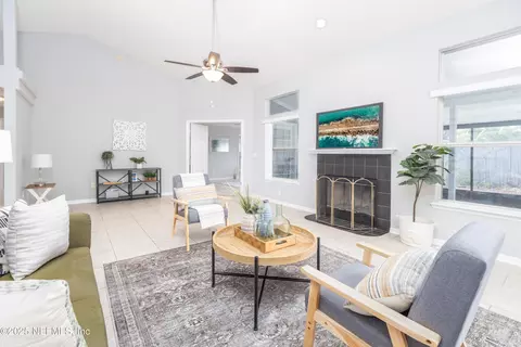 8444 Country Bend Cir E, Jacksonville, FL 32244