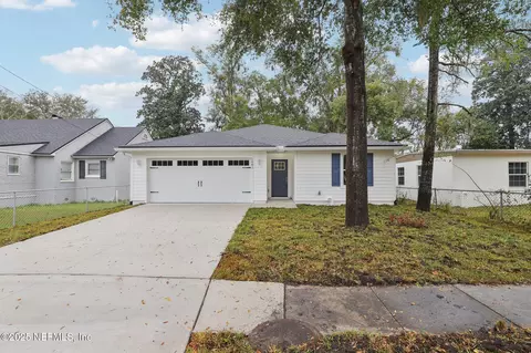 1081 Lake Forest Blvd, Jacksonville, FL 32208