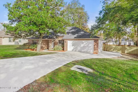 1611 Ponderosa Pine Dr E, Jacksonville, FL 32225