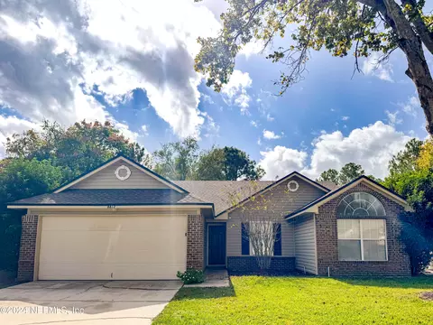 8812 Fieldside Dr W, Jacksonville, FL 32244