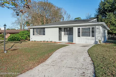 1071 Sawyerwood Dr, Jacksonville, FL 32221