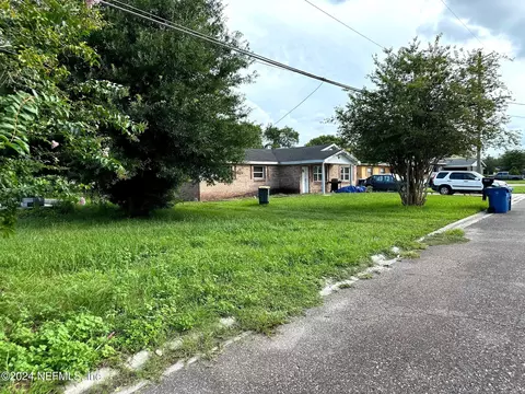 2114 Burgoyne Dr, Jacksonville, FL 32208