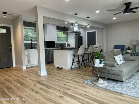 7566 Old Kings Rd S, Jacksonville, FL 32217