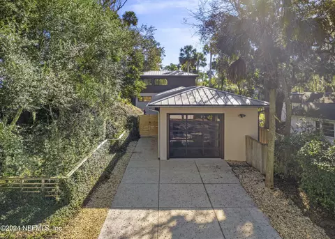 390 5th St, Atlantic Beach, FL 32233