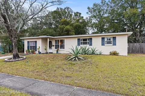 7609 Wycombe Dr N, Jacksonville, FL 32277