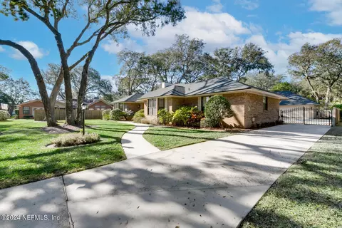 1230 Forest Oaks Dr, Neptune Beach, FL 32266
