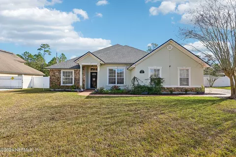 691 Martin Lakes Dr E, Jacksonville, FL 32220