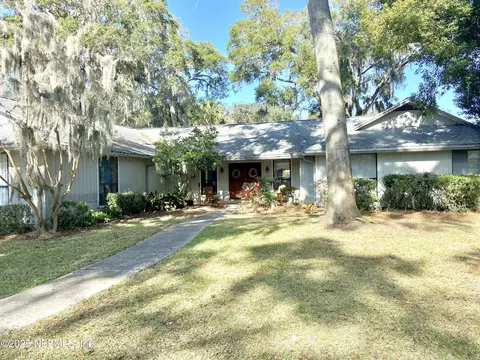 5467 River Trail Rd S, Jacksonville, FL 32277