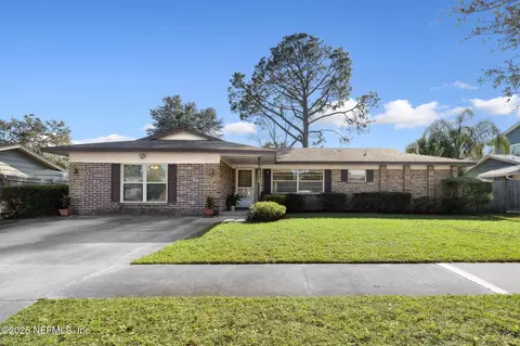 8630 Rockland Dr, Jacksonville, FL 32221