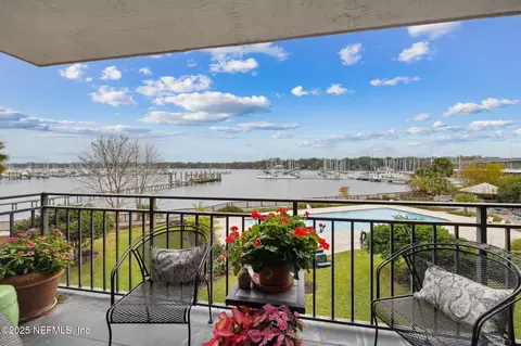 4401 Lakeside Dr #204, Jacksonville, FL 32210