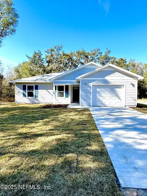 111 Amanda Dr, Hawthorne, FL 32640
