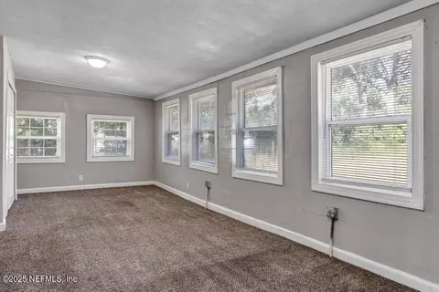 7881 Paul Revere Dr, Jacksonville, FL 32208