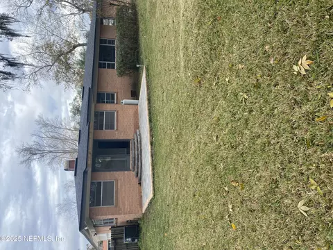 2132 Holly Leaf Ln, Orange Park, FL 32073
