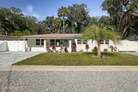 1137 Sebago Ave N, Atlantic Beach, FL 32233
