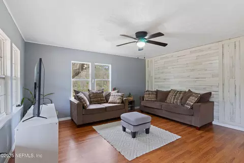 101 Carter Trl, Interlachen, FL 32148