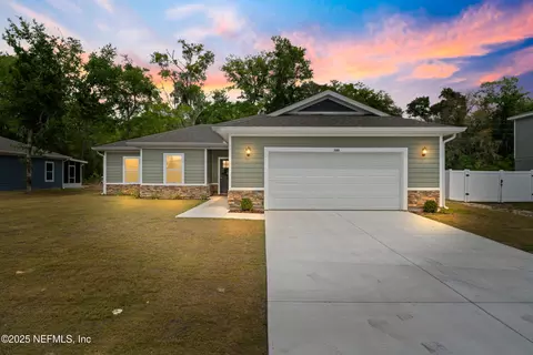 325 River Hill Dr, Welaka, FL 32193