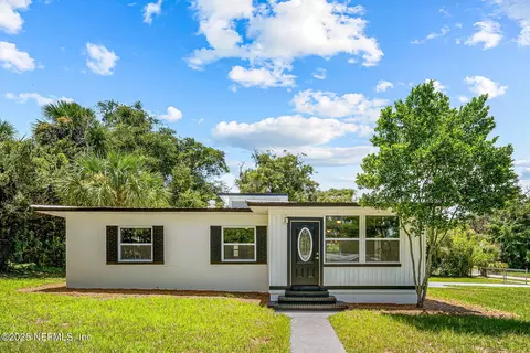 306 S 19th St, Palatka, FL 32177