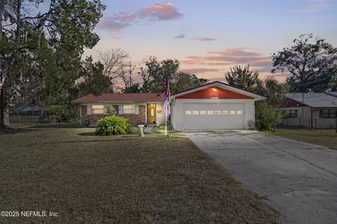 3003 Silver Lake Dr, Palatka, FL 32177