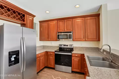 8880 Shell Island Dr, Jacksonville, FL 32216