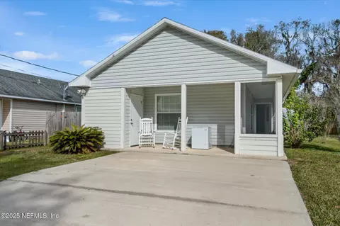 216 W Vivian Dr, Hastings, FL 32145
