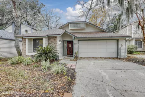 5439 Marsh Creek Dr, Jacksonville, FL 32277