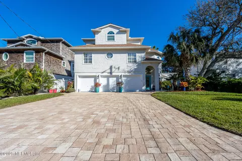 1759 Ocean Grove Dr, Atlantic Beach, FL 32233