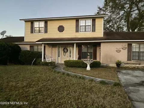 1215 Squirrel Ln S, Jacksonville, FL 32218