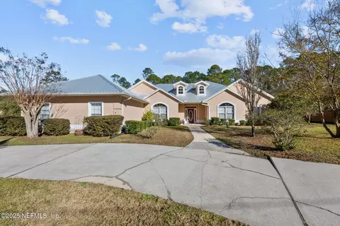 102 Round Lake Cir, Palatka, FL 32177