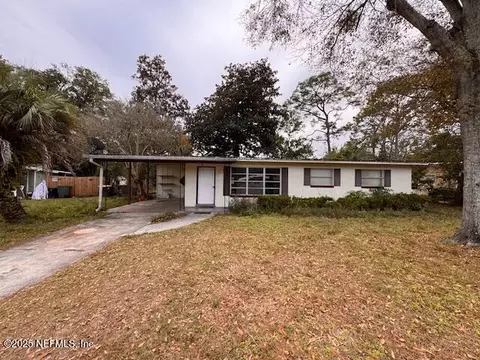 7936 Chateau Dr S, Jacksonville, FL 32221