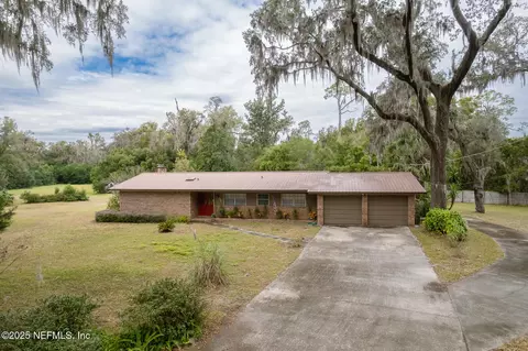 208 Westover Cir, Palatka, FL 32177