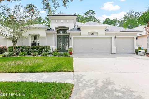 14726 Silver Glen Dr E, Jacksonville, FL 32258