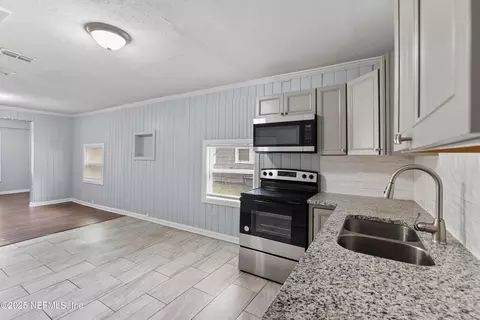 352 Golfair Blvd, Jacksonville, FL 32206