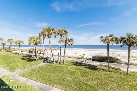 10 10th St #11, Atlantic Beach, FL 32233