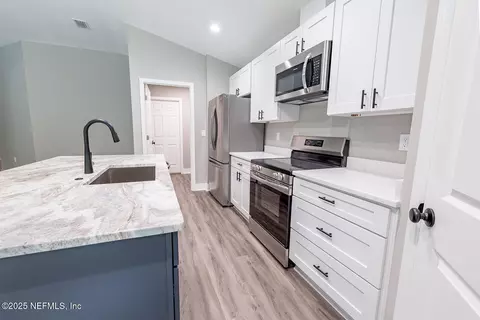 208 Coral Farms Rd, Florahome, FL 32140