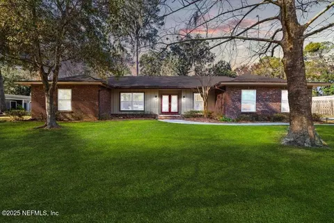 2846 Admirals Walk Dr E, Orange Park, FL 32073