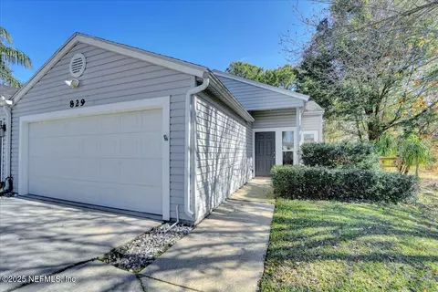 829 Candleknoll Ln, Jacksonville, FL 32225