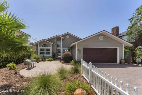 1844 Ocean Grove Dr, Atlantic Beach, FL 32233