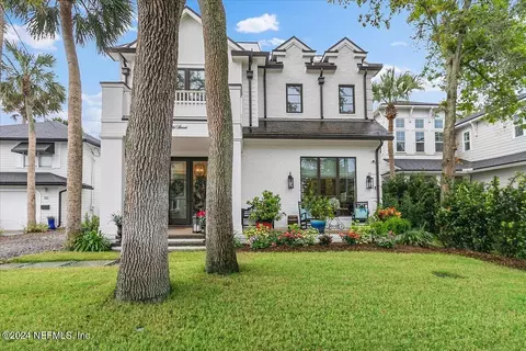 332 4th St, Atlantic Beach, FL 32233