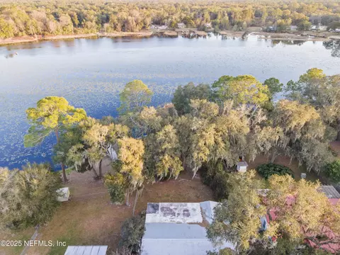 818 Lake Shore Ter, Interlachen, FL 32148