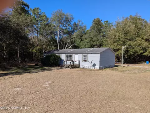 523 Guy Ave, Interlachen, FL 32148