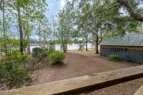 1111 Junior Lake Dr, Interlachen, FL 32148